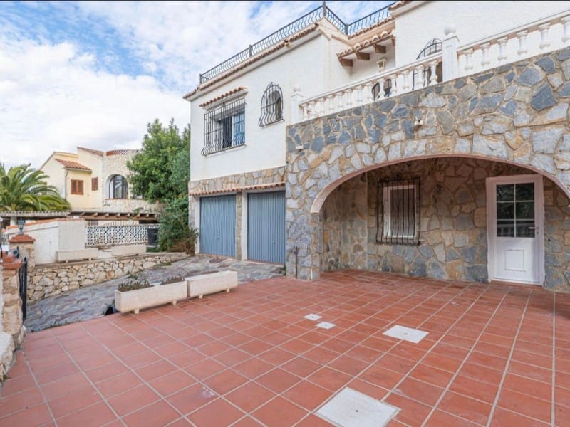 7 makuuhuone Huvila myytävänä paikassa Calpe / Calp mukana 
autotalli - 650 000 € (Ref: 9311310)