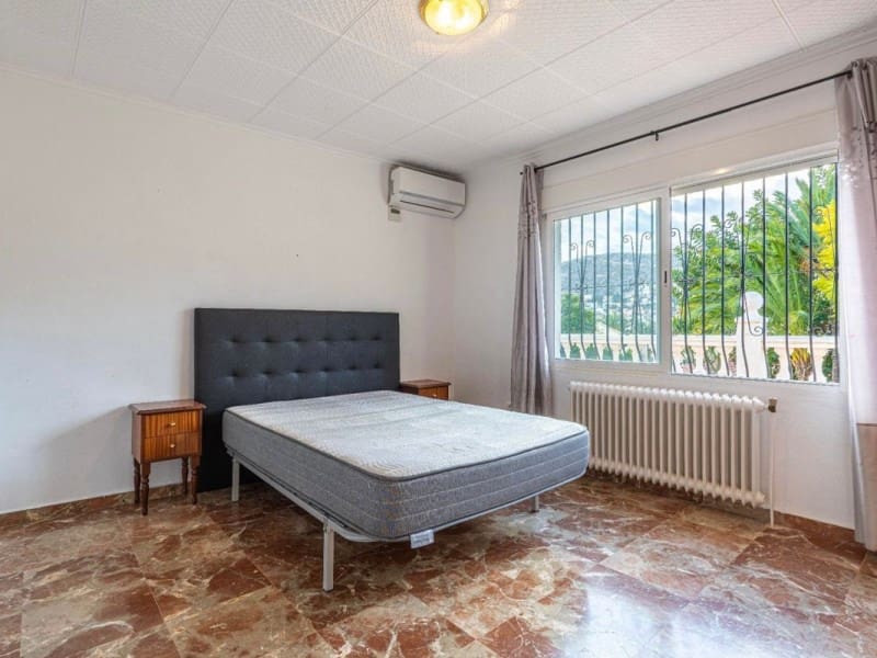 7 makuuhuone Huvila myytävänä paikassa Calpe / Calp mukana 
autotalli - 650 000 € (Ref: 9311310)