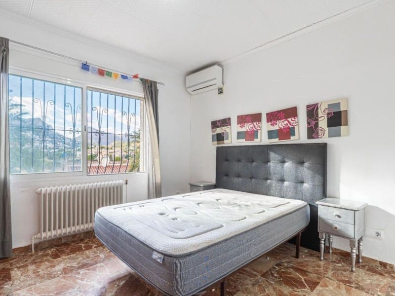 7 makuuhuone Huvila myytävänä paikassa Calpe / Calp mukana 
autotalli - 650 000 € (Ref: 9311310)