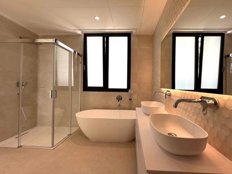 5 bedroom Villa for sale in Calpe / Calp with garage - € 3,900,000 (Ref: 9312618)