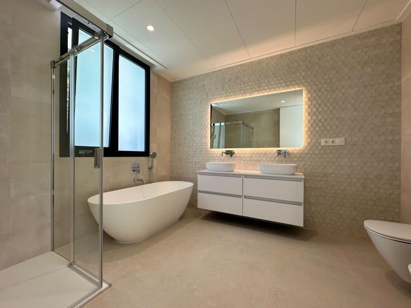 5 bedroom Villa for sale in Calpe / Calp with garage - € 3,900,000 (Ref: 9312618)