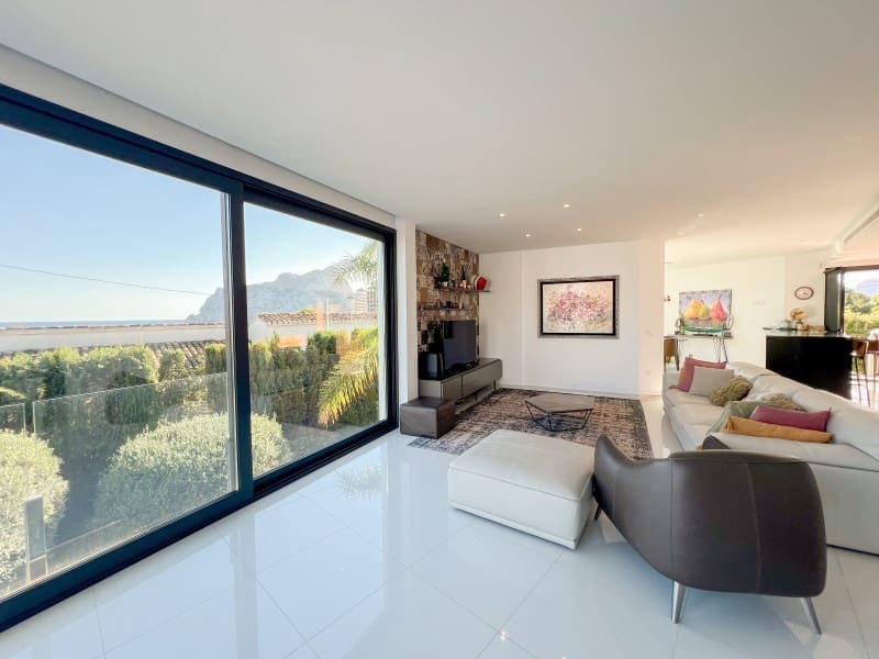 4 bedroom Villa for sale in Calpe / Calp - € 1,899,000 (Ref: 9362832)