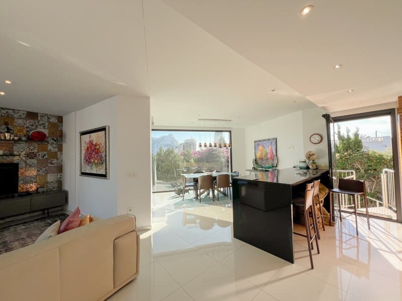 4 bedroom Villa for sale in Calpe / Calp - € 1,899,000 (Ref: 9362832)