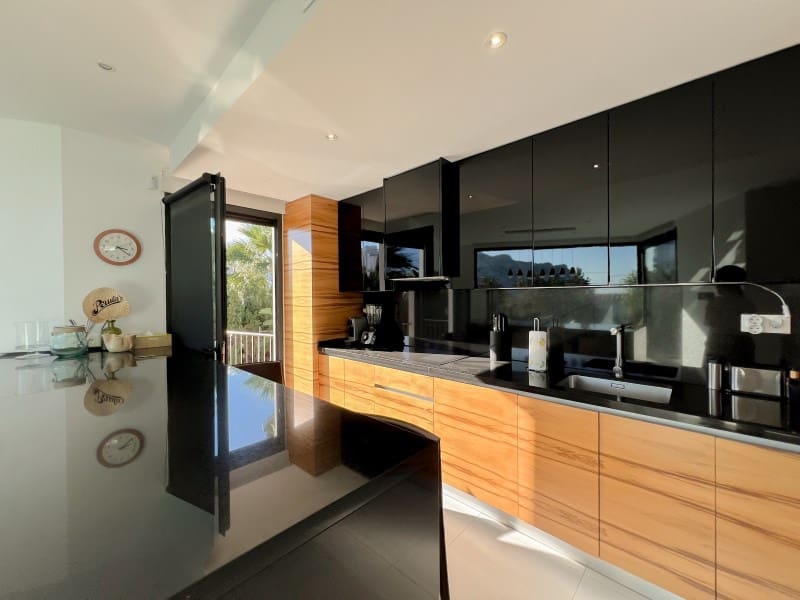 4 bedroom Villa for sale in Calpe / Calp - € 1,899,000 (Ref: 9362832)