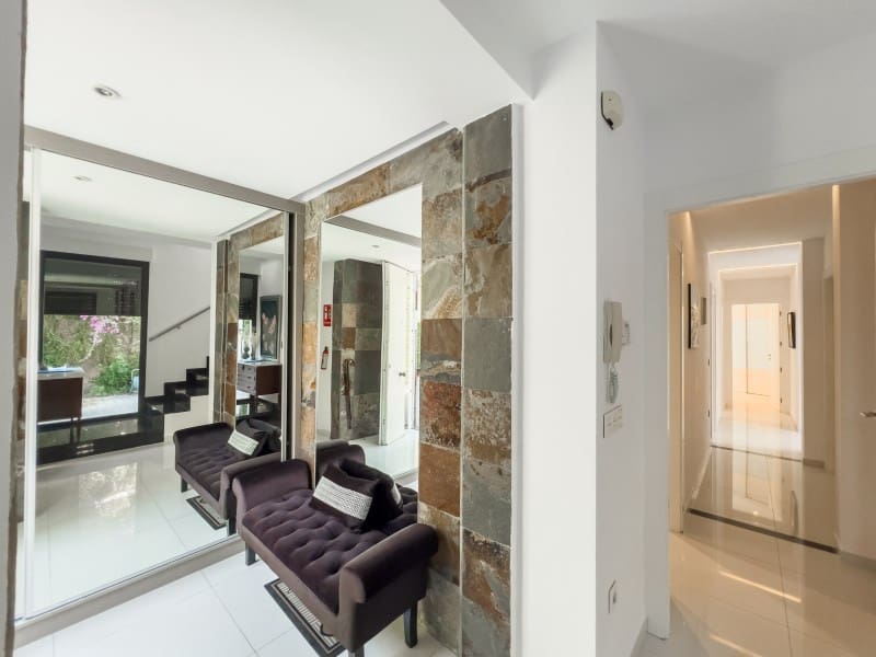 4 bedroom Villa for sale in Calpe / Calp - € 1,899,000 (Ref: 9362832)