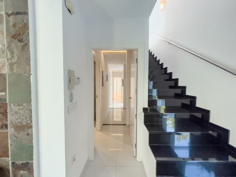 4 bedroom Villa for sale in Calpe / Calp - € 1,899,000 (Ref: 9362832)