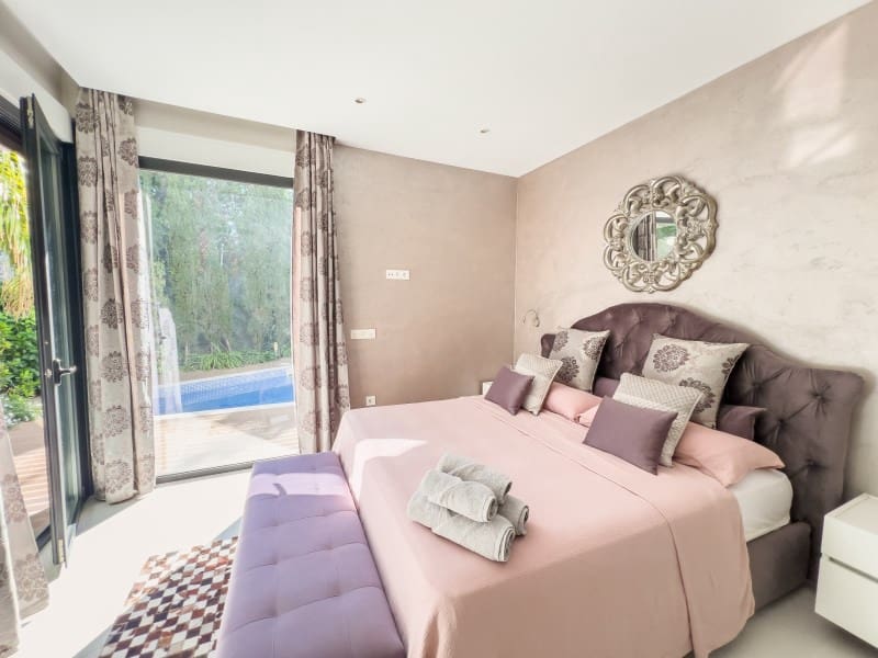 4 bedroom Villa for sale in Calpe / Calp - € 1,899,000 (Ref: 9362832)