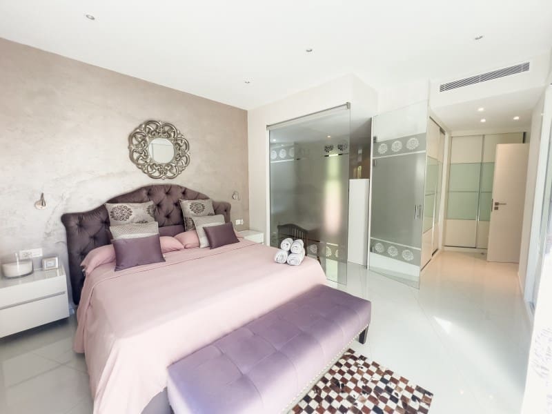 4 bedroom Villa for sale in Calpe / Calp - € 1,899,000 (Ref: 9362832)