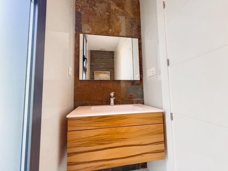 4 bedroom Villa for sale in Calpe / Calp - € 1,899,000 (Ref: 9362832)