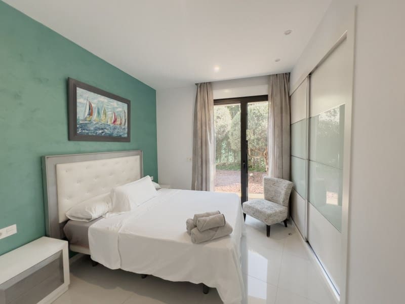 4 bedroom Villa for sale in Calpe / Calp - € 1,899,000 (Ref: 9362832)