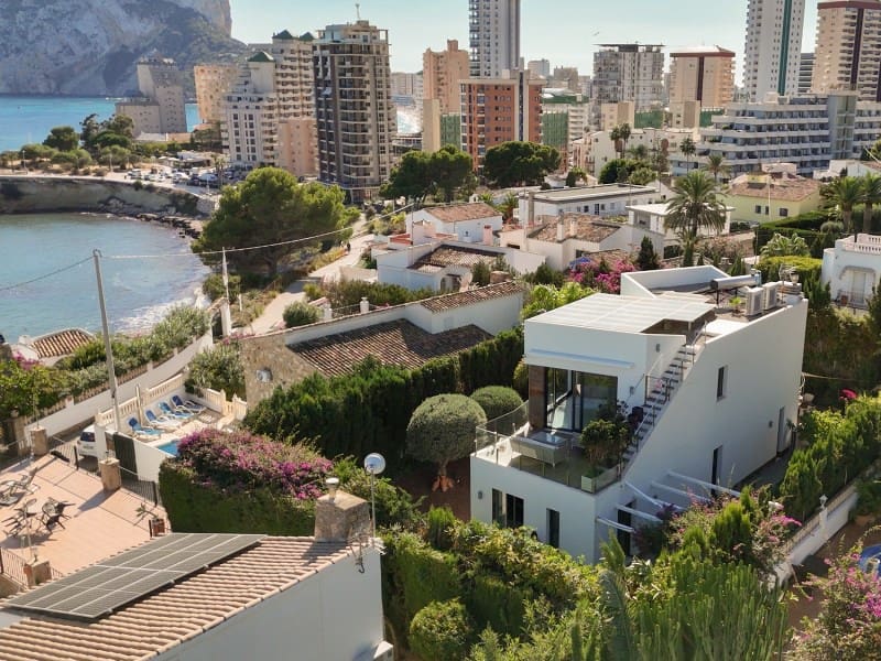 4 bedroom Villa for sale in Calpe / Calp - € 1,899,000 (Ref: 9362832)