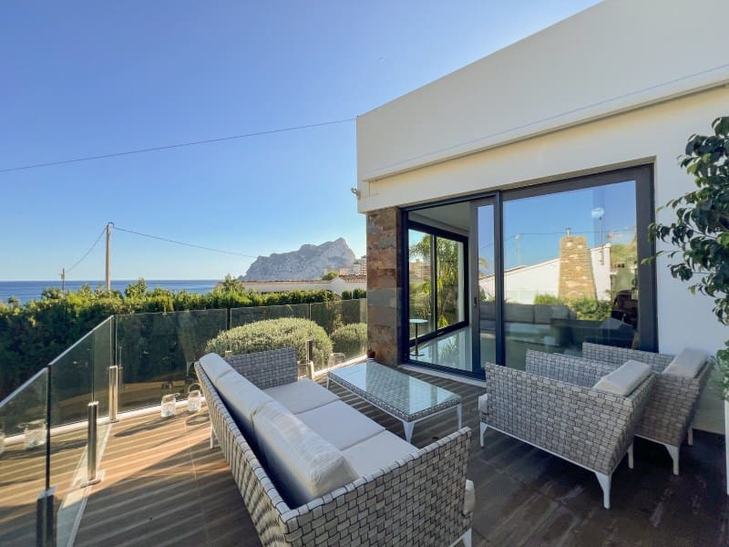 4 bedroom Villa for sale in Calpe / Calp - € 1,899,000 (Ref: 9362832)