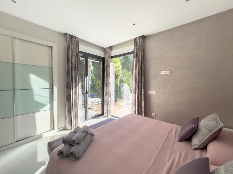 4 bedroom Villa for sale in Calpe / Calp - € 1,899,000 (Ref: 9362832)