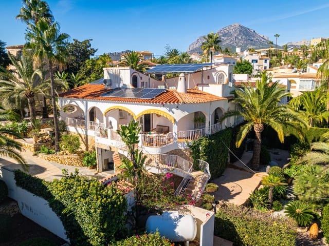 5 chambre Villa/Maison à vendre à La Nucia Pueblo  , La Nucia avec piscine - 730 000 € (Ref: 9394038)