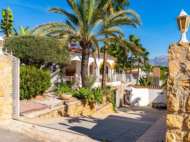 5 chambre Villa/Maison à vendre à La Nucia Pueblo  , La Nucia avec piscine - 730 000 € (Ref: 9394038)