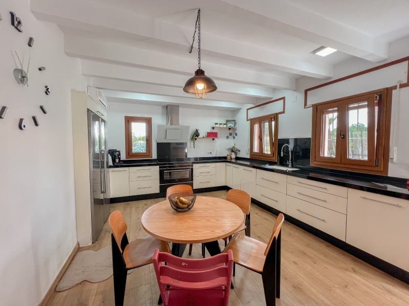 6 bedroom Villa for sale in Albir - € 1,495,000 (Ref: 9394041)