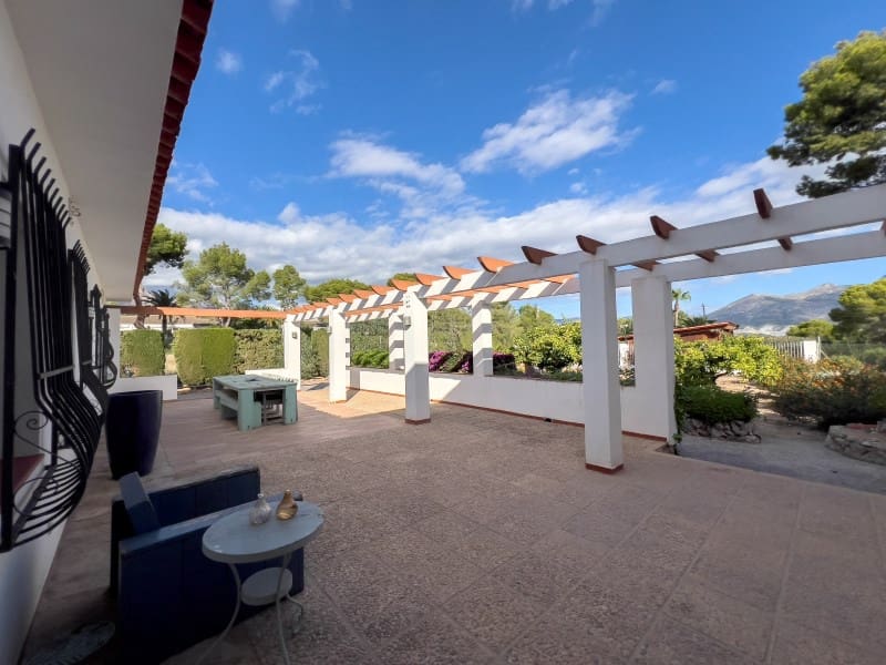 6 bedroom Villa for sale in Albir - € 1,495,000 (Ref: 9394041)