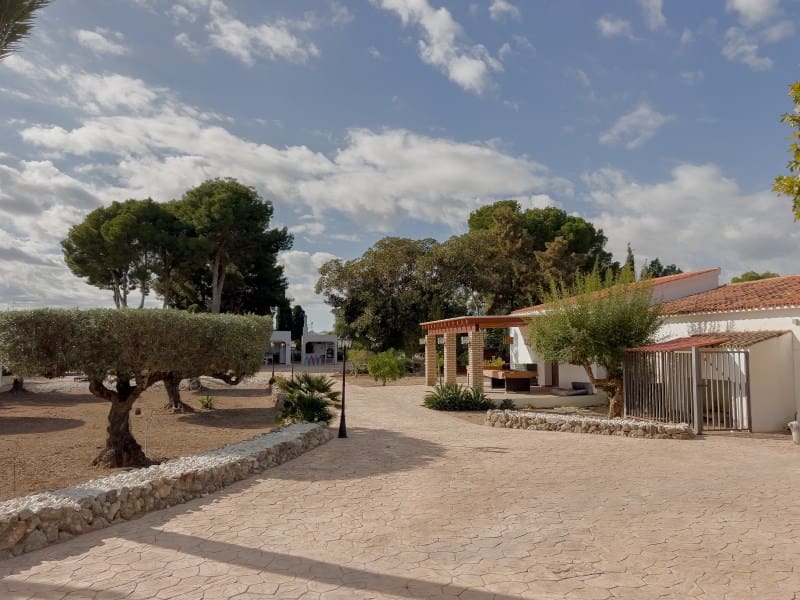 6 bedroom Villa for sale in Albir - € 1,495,000 (Ref: 9394041)