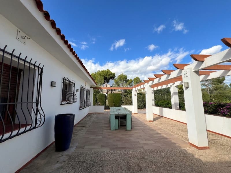 6 bedroom Villa for sale in Albir - € 1,495,000 (Ref: 9394041)