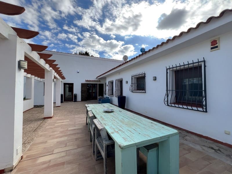 6 bedroom Villa for sale in Albir - € 1,495,000 (Ref: 9394041)