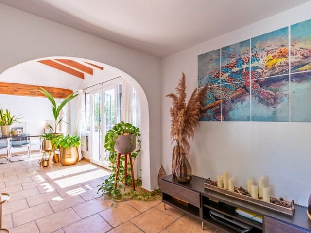 3 makuuhuone Huvila myytävänä paikassa Benissa mukana uima-altaan - 796 000 € (Ref: 9406448)