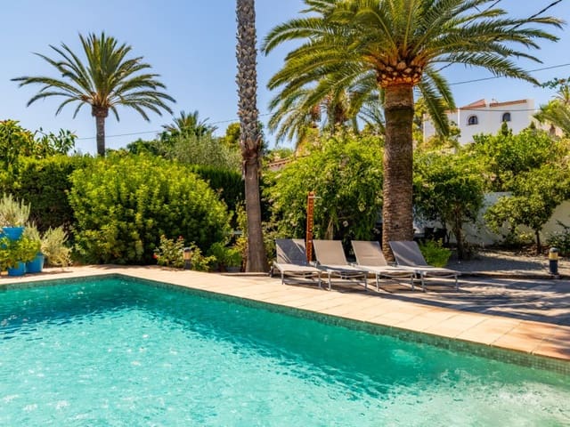 3 makuuhuone Huvila myytävänä paikassa Benissa mukana uima-altaan - 796 000 € (Ref: 9406448)