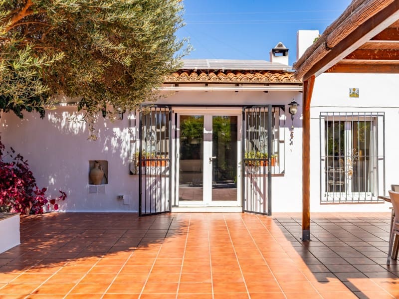 3 makuuhuone Huvila myytävänä paikassa Benissa mukana uima-altaan - 796 000 € (Ref: 9406448)