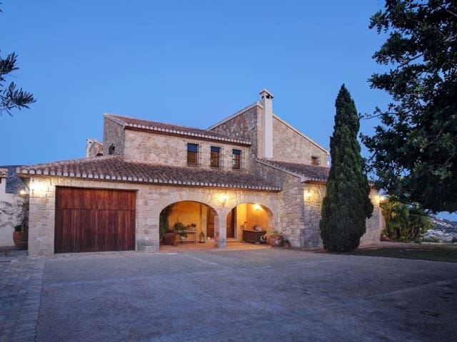 4 slaapkamer Finca/Landhuis te koop in Teulada Pueblo, Teulada-Moraira met zwembad - € 4.200.000 (Ref: 9450656)