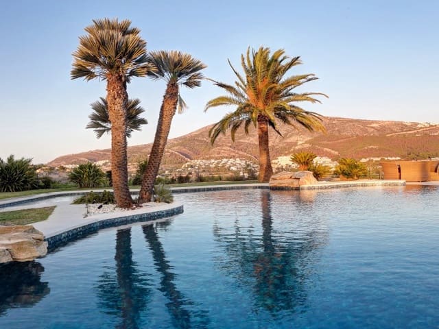 4 slaapkamer Finca/Landhuis te koop in Teulada Pueblo, Teulada-Moraira met zwembad - € 4.200.000 (Ref: 9450656)