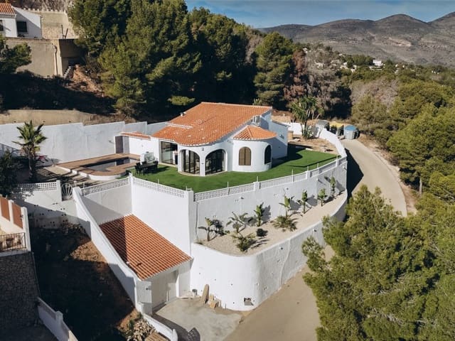 Chalet de 3 habitaciones en Oltamar - Cucarres, Calpe / Calp en venta con piscina garaje - 950.000 € (Ref: 9516147)