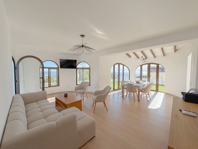 Chalet de 3 habitaciones en Oltamar - Cucarres, Calpe / Calp en venta con piscina garaje - 950.000 € (Ref: 9516147)