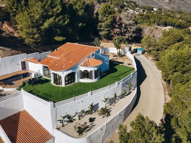 Chalet de 3 habitaciones en Oltamar - Cucarres, Calpe / Calp en venta con piscina garaje - 950.000 € (Ref: 9516147)