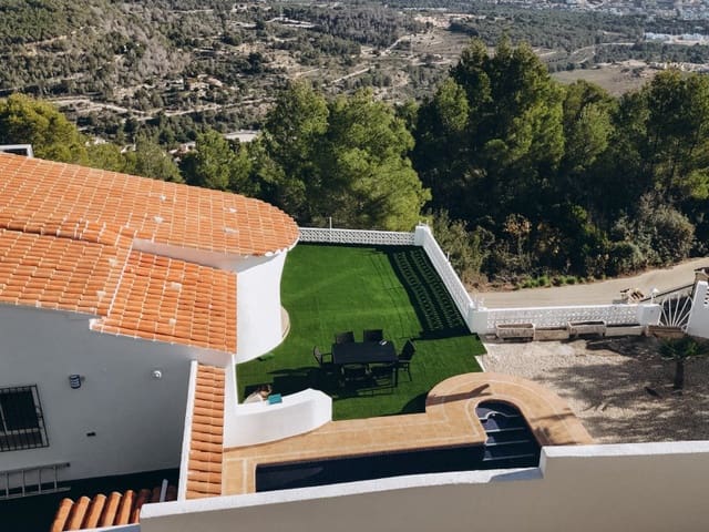 Chalet de 3 habitaciones en Oltamar - Cucarres, Calpe / Calp en venta con piscina garaje - 950.000 € (Ref: 9516147)