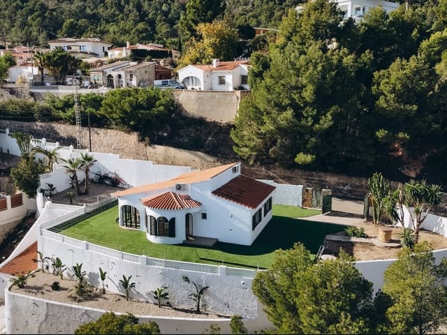 Chalet de 3 habitaciones en Oltamar - Cucarres, Calpe / Calp en venta con piscina garaje - 950.000 € (Ref: 9516147)