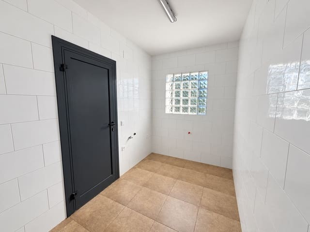 5 slaapkamer Huis te koop in Deltebre met zwembad garage - € 430.000 (Ref: 10172808)