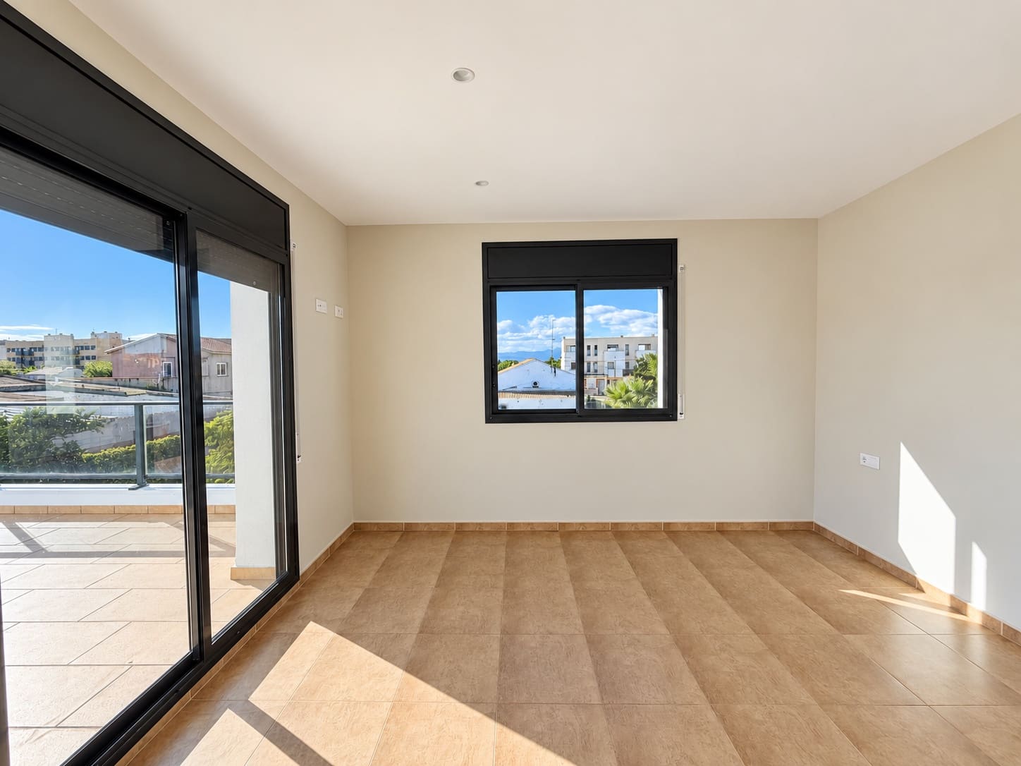 5 slaapkamer Huis te koop in Deltebre met zwembad garage - € 430.000 (Ref: 10172808)