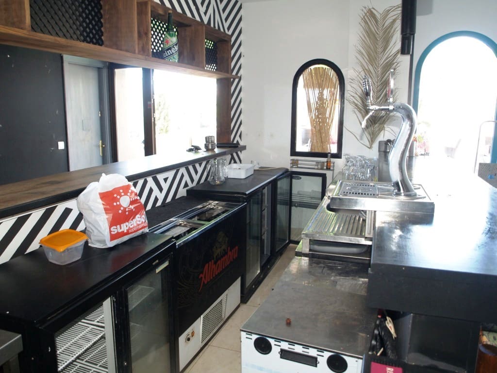 Restaurant/Bar for sale in Mijas Costa - € 400,000 (Ref: 9428279)