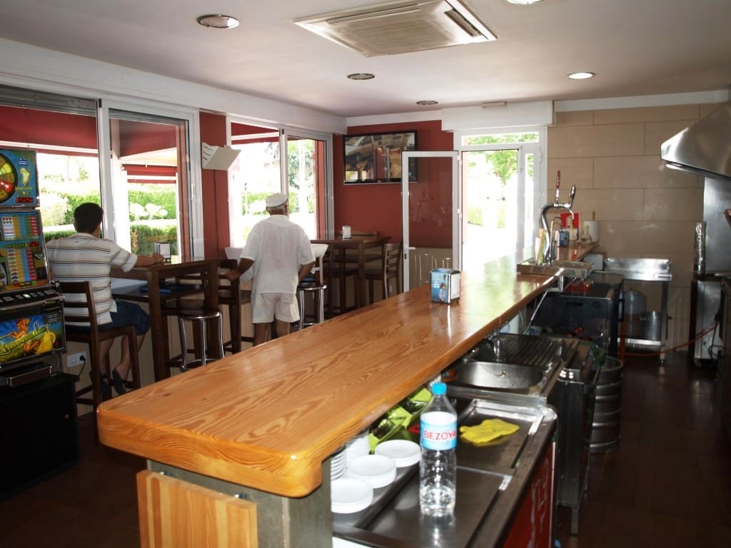 Restaurant/Bar for sale in Torremolinos - € 375,000 (Ref: 9428285)