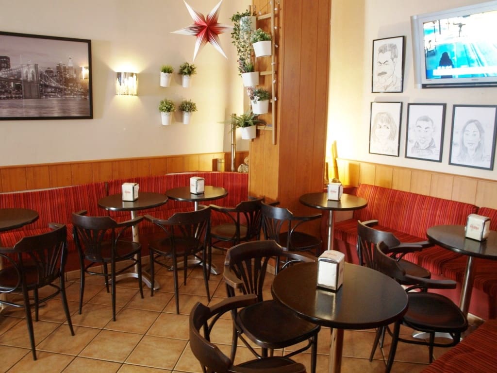 Restaurant/Bar for sale in Fuengirola - € 375,000 (Ref: 9428286)