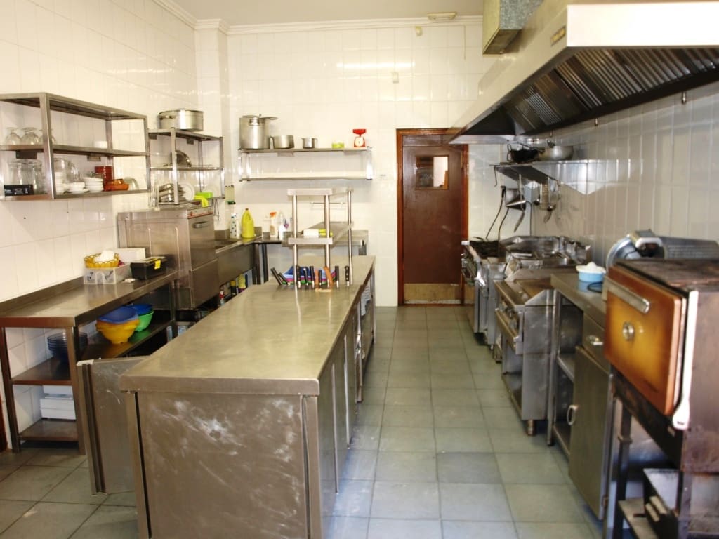 Restaurant/Bar for sale in Torremolinos - € 350,000 (Ref: 9428290)