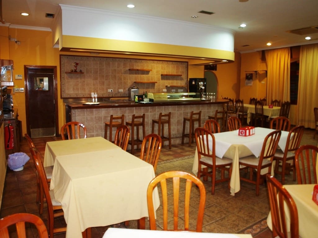 Restaurant/Bar for sale in Torremolinos - € 350,000 (Ref: 9428290)