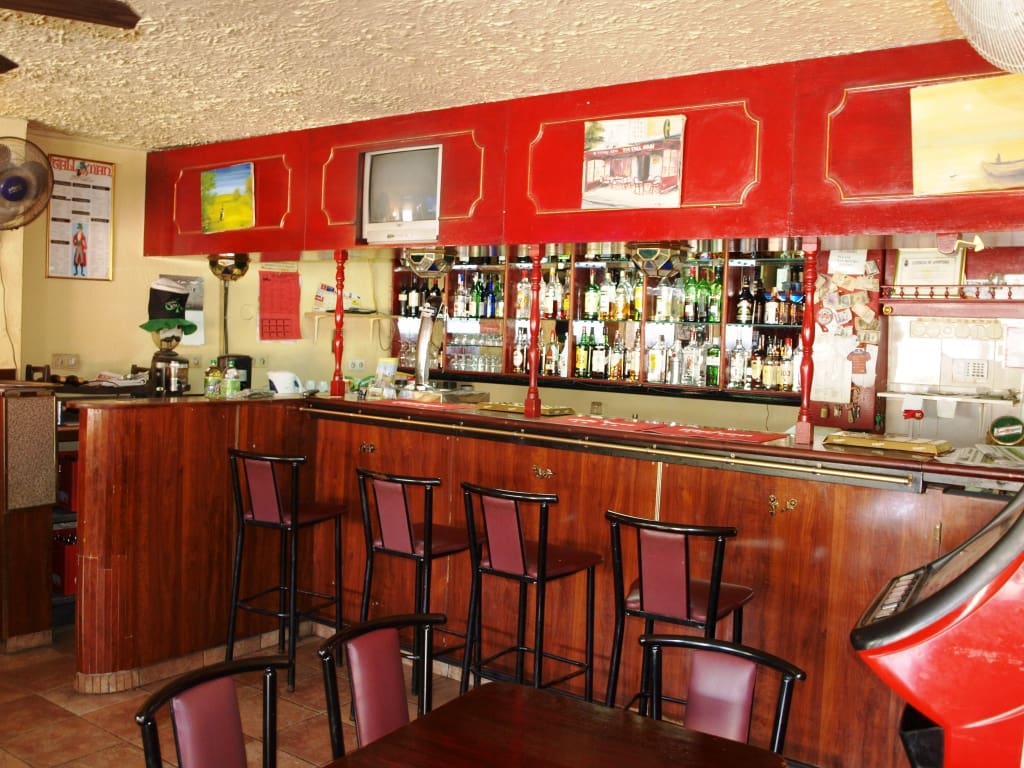 Restaurant/Bar for sale in Fuengirola - € 240,000 (Ref: 9428324)