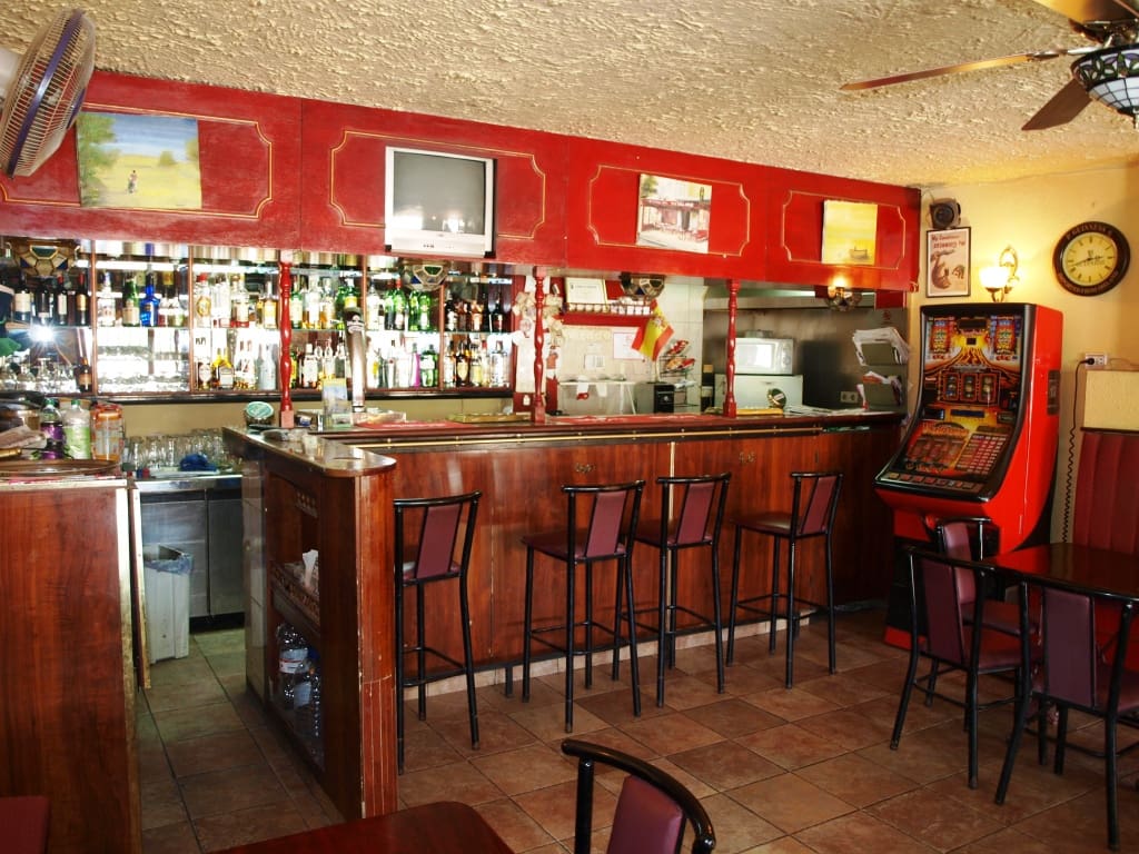 Restaurant/Bar for sale in Fuengirola - € 240,000 (Ref: 9428324)