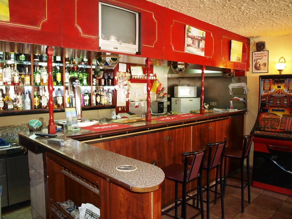 Restaurant/Bar for sale in Fuengirola - € 240,000 (Ref: 9428324)