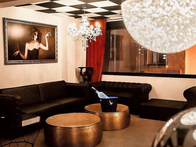 Restaurant/Bar for sale in Marbella - € 225,000 (Ref: 9428330)