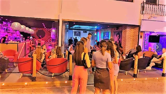 Restaurant/Bar for sale in Marbella - € 225,000 (Ref: 9428330)