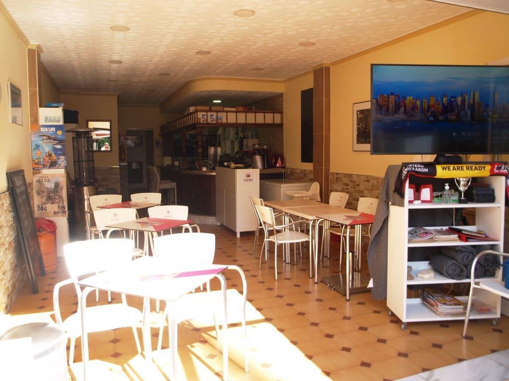 Restaurant/Bar for sale in Torremolinos - € 220,000 (Ref: 9428332)