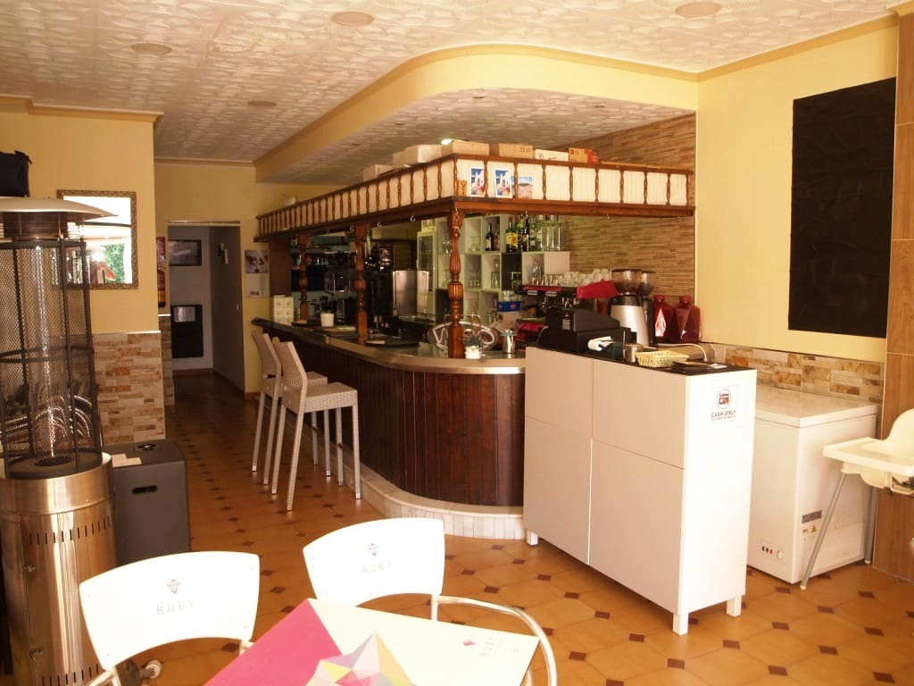 Restaurant/Bar for sale in Torremolinos - € 220,000 (Ref: 9428332)