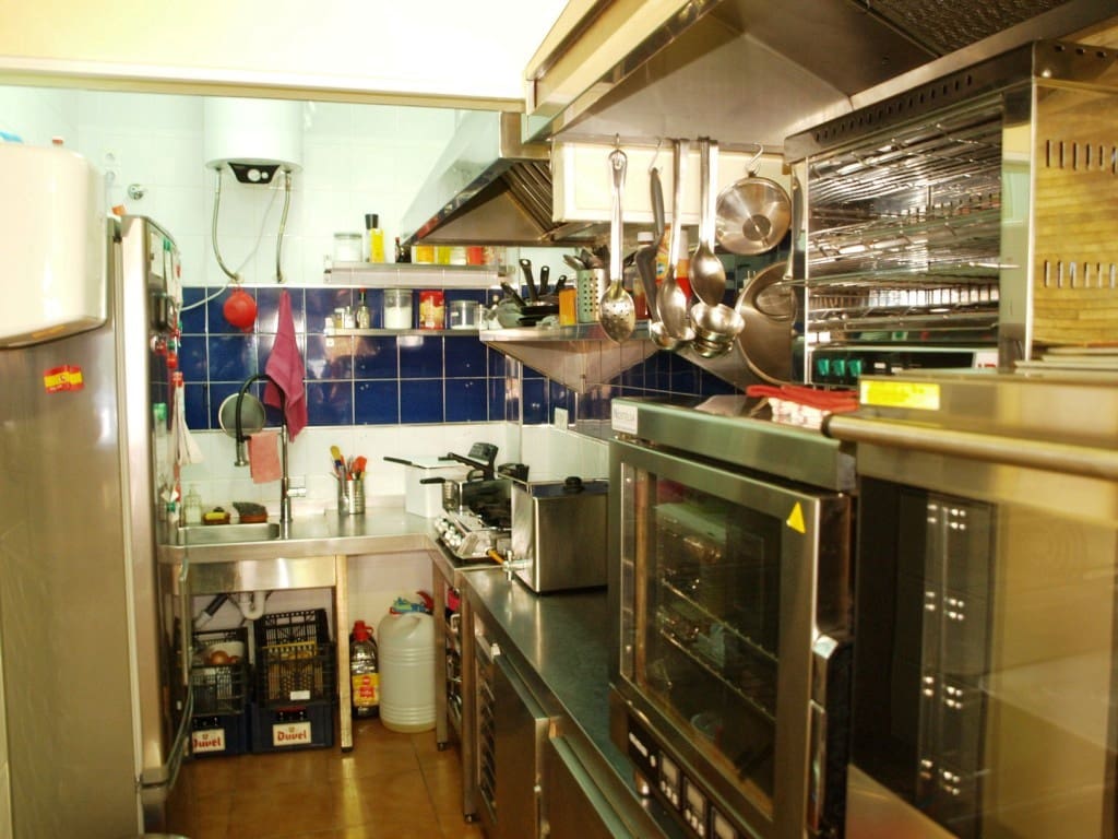 Restaurant/Bar for sale in Torremolinos - € 220,000 (Ref: 9428332)