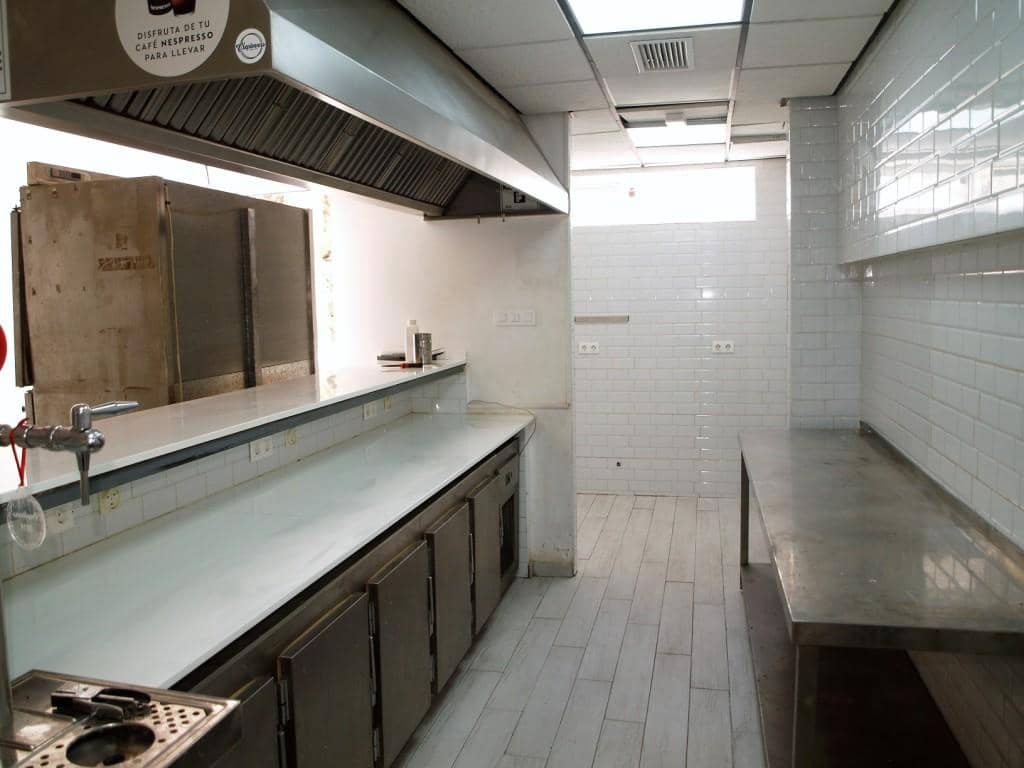 Restaurant/Bar for sale in Benalmadena - € 195,000 (Ref: 9428347)